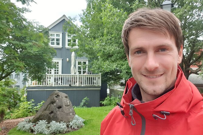 2-Hour Reykjavik Private Walking Tour - Hallgrimskirkja and the choice to pay for the view