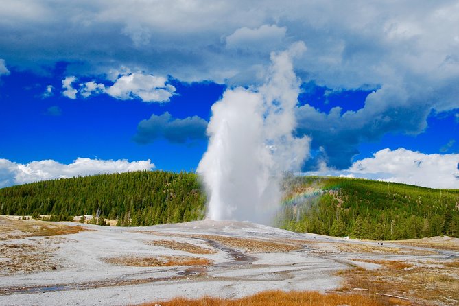 3 Day Summer South Coast, Golden Circle and Jökulsarlon glacier lagoon - Seljalandsfoss and Skógafoss: two very different waterfalls