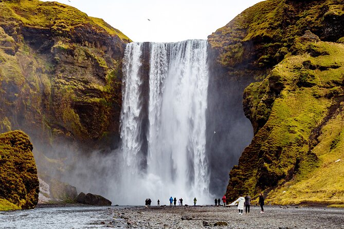 4-Day Iceland: Golden Circle, South Coast, Volcano Hike & Northern Lights - Day 2: Reynisfjara, Jökulsárlón, and Diamond Beach