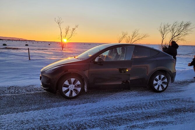 4 Hours Northern Lights Private Luxury Tour - The private vehicle changes the feel of the evening