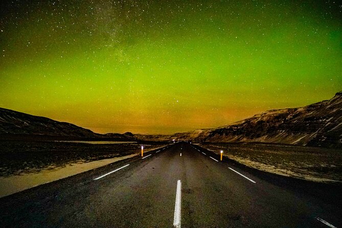 4x4 Reykjavik Northern Lights Tour with Photographer — Aurora RVK - Photos, hot chocolate, and small comforts