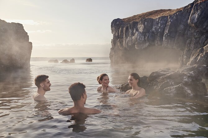 5-Day Northern Lights Hunt & Glacier Lagoon Tour - The long run to Jökulsárlón