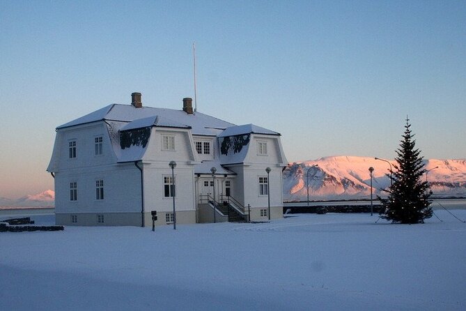 5-Days Land of Northern Lights Tour from Reykjavík - Coach travel, group size, and daily pace