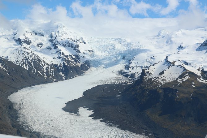 Airplane flight over glacier lagoons and Iceland's highest peak - From Skaftafell Terminal to the glacier valley