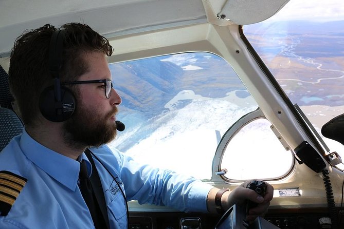 Airplane flight over glacier lagoons and Iceland's highest peak - Breiðamerkurjökull and the route toward Jökulsárlón