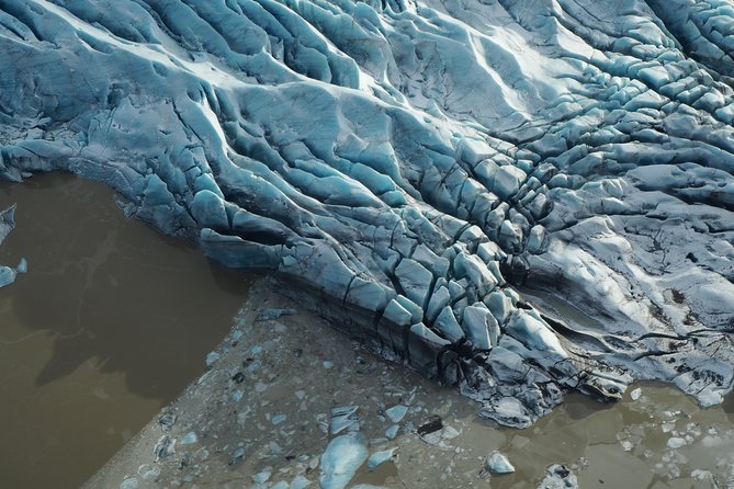 Airplane flight over glacier lagoons and Iceland's highest peak - Jökulsárlón from the air