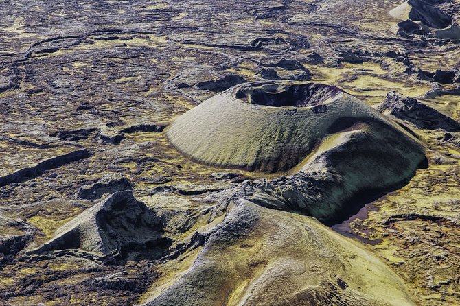 Airplane Sightseeing flight over Laki craters and highland - Why Laki looks different from the air