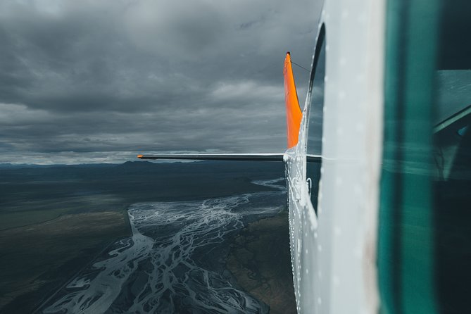 Airplane tour over black sands and riverbeds from Skaftafell - What the pilot adds to the flight
