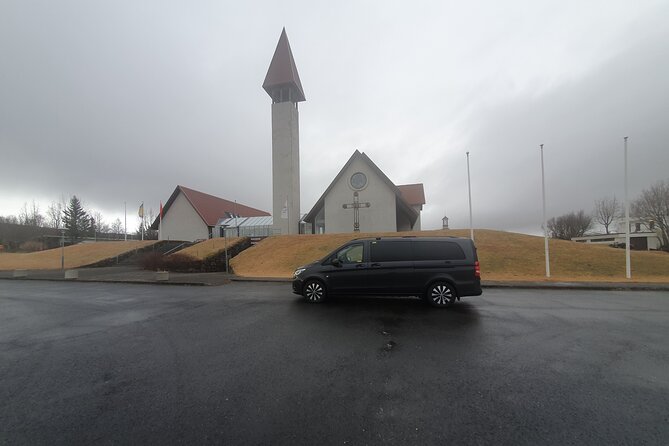 Airport Transfer - A private Mercedes instead of a crowded airport coach