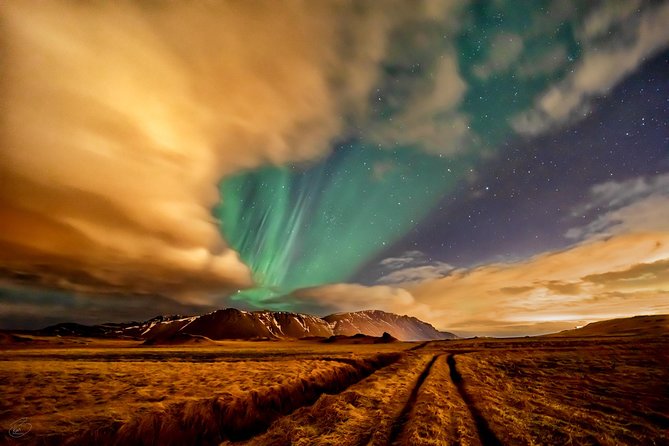 Aurora/Northern light hunt and photos (photography help provided) - Timing your booking around Iceland weather