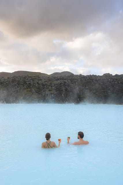 Blue Lagoon: Premium Admission with Drinks and Face Masks - The swim-up bar and food choices