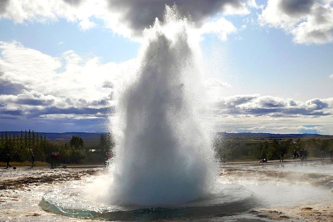 Blue lagoon Premium and Private Golden circle tour - Kerid Crater adds a volcanic finish to the Golden Circle