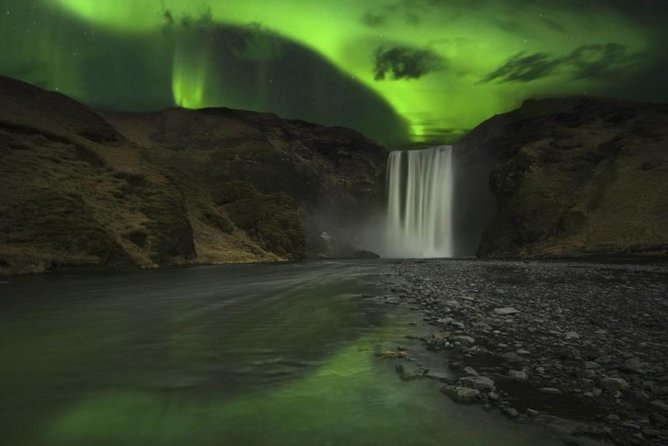 Chasing Aurora Borealis with Warmth and Treats in Premium Tour! - Hot chocolate, Icelandic pastries, and the cold