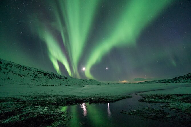 Cozy Northern Lights Tour with Icelandic Treats - What happens during the four-hour outing
