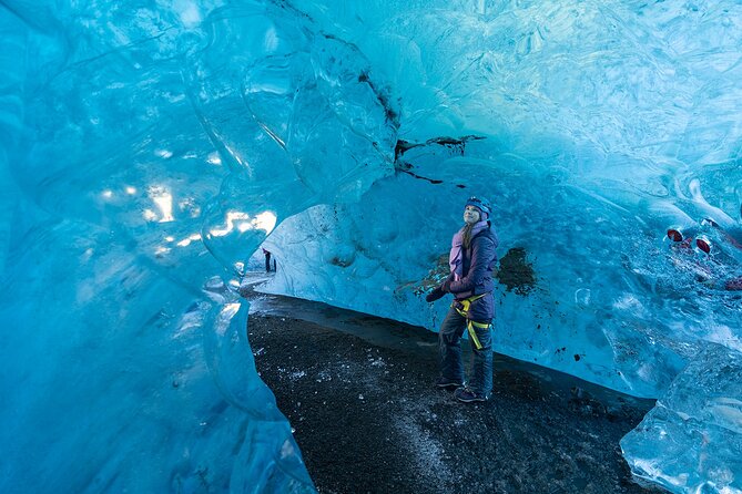 Crystal Blue Ice Cave - Super Jeep From Jökulsárlón Glacier Lagoon - Group size, crowding, and the best expectations