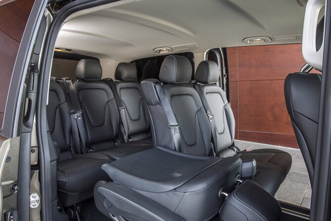 Departure by Luxury Van Reykjavik City to Reykjavik Airport KEF - Who should book this transfer