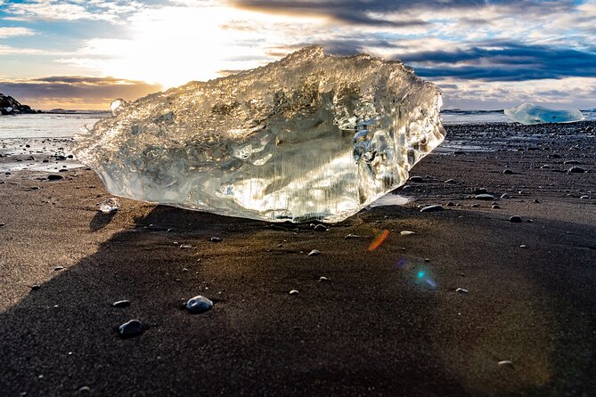 Diamond Beach & Jökulsárlón Floating Glacier Guided Day Tour - What the day feels like in practice