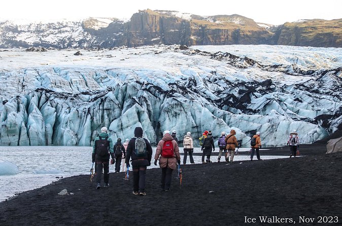 Easy Hike on Sólheimajökull Glacier - Learning to use crampons before stepping on