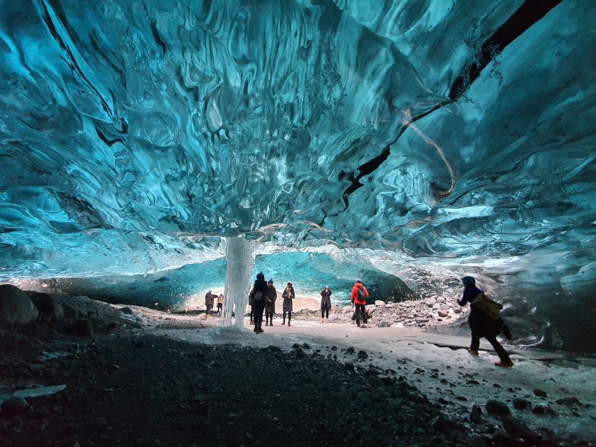 From Reykjavik: 3-Day South Coast Winter Tour with Ice Cave - What the minibus experience is really like