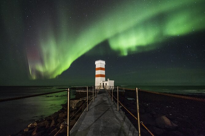From Reykjavik 4x4 Minibus Northern Lights with Photo and Cocoa - Staying warm beside the lake