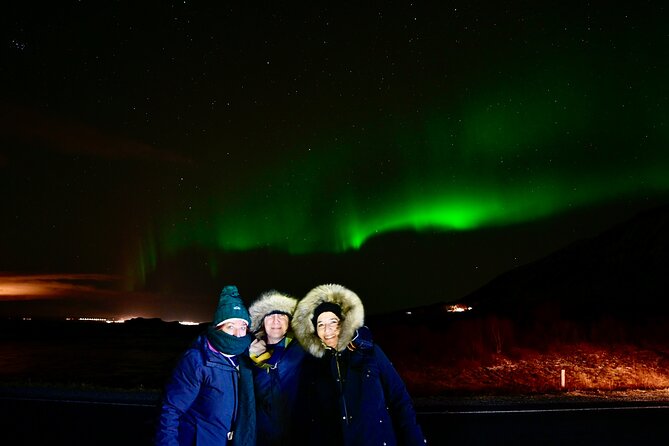 From Reykjavik 4x4 Minibus Northern Lights with Photo and Cocoa - Why Kleifarvatn Lake makes a good viewing point