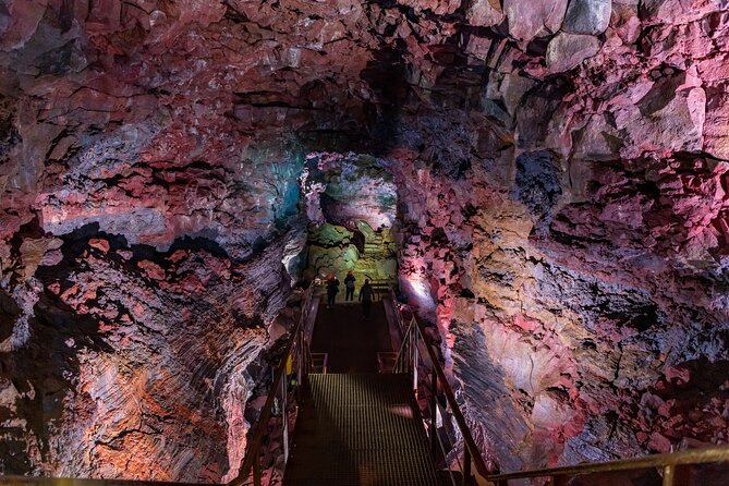From Reykjavík: Evening Lava Tunnel Tour and Northern Lights Tour - Pickup at 7:30 pm in Reykjavík
