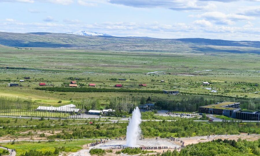 From Reykjavik: Full Day Whale Watching & Golden Circle Tour - Thingvellir National Park and the meeting of continents