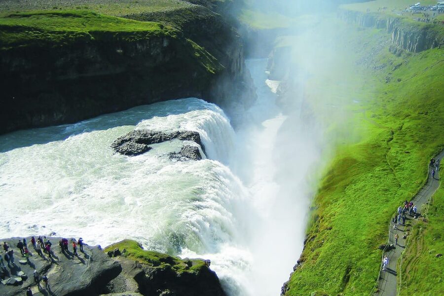 From Reykjavik: Golden Circle Full Day Tour - What the guide adds between stops