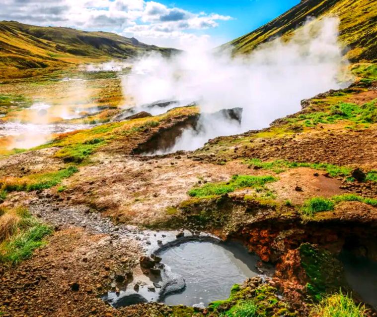 From Reykjavik: Helicopter Tour to Hengill with Landing - The Hengill landing and steaming ground