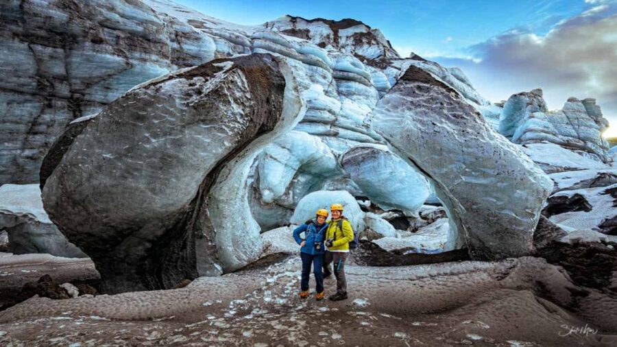 From Reykjavík: Katla Ice Cave and South Coast Tour - Vík, the black sand coast, and the meal question
