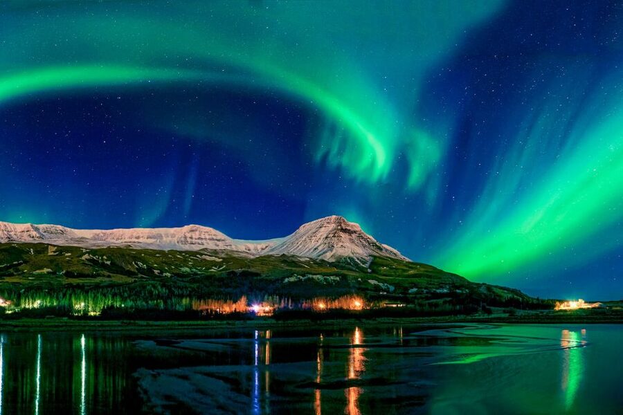 From Reykjavik: Northern Lights Chase with Expert Guide - Waiting in the cold for a natural show