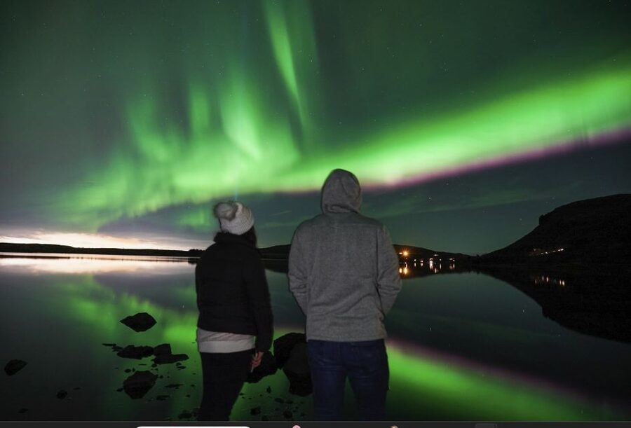 From Reykjavik: Northern Lights Hunt Super Jeep Tour - A four-hour hunt that starts after dark