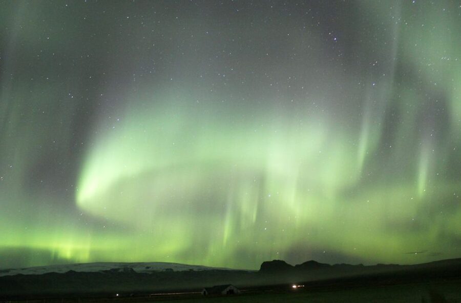 From Reykjavik: Northern Lights Hunt Super Jeep Tour - Guides make the difference on a changeable night