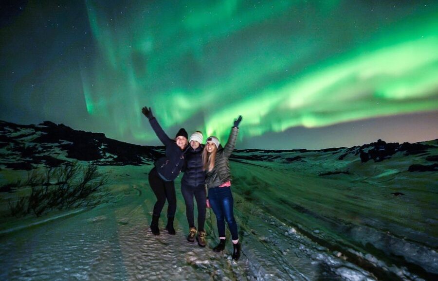 From Reykjavík: Northern Lights Super Jeep Tour - The northern lights chase from Reykjavík