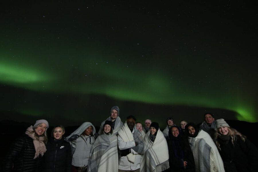 From Reykjavik: Northern Lights Tour with Hot Cocoa & Photos - Who should book this four-hour search?