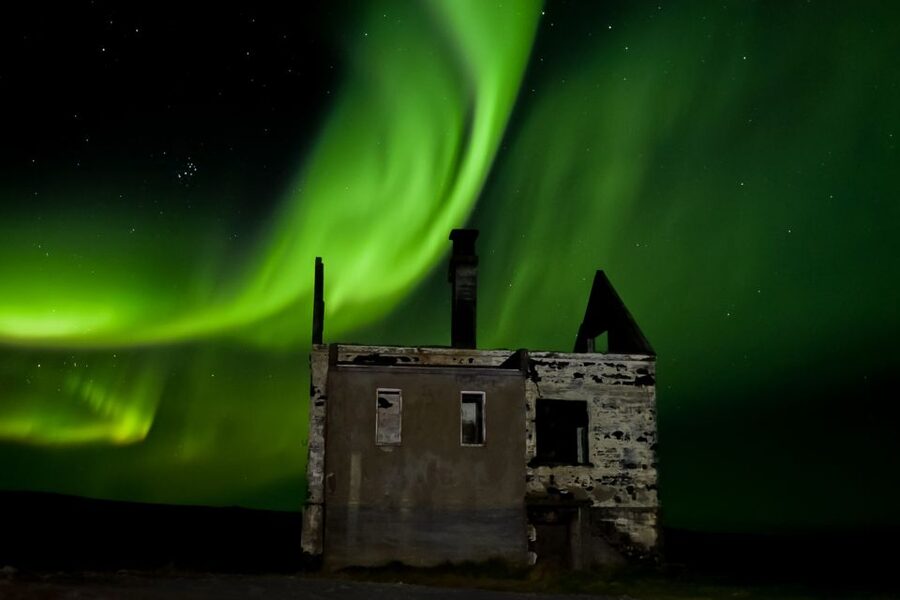 From Reykjavik: Northern Lights Tour with Hot Cocoa & Photos - What the rating and praise really mean