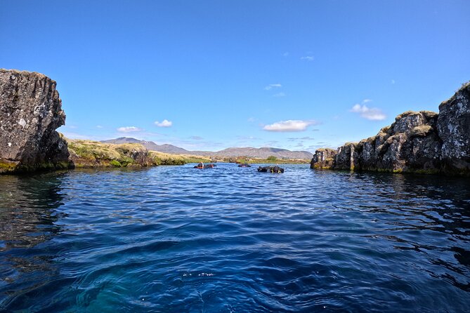 From Reykjavik- Silfra Snorkeling transfer included - What the guide adds to the day