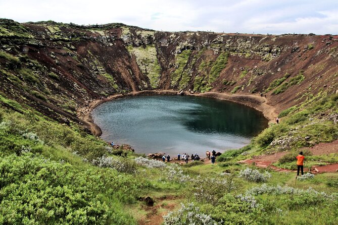 Full-Day Golden Circle Private Tour from Reykjavík - The guide can make or break the day