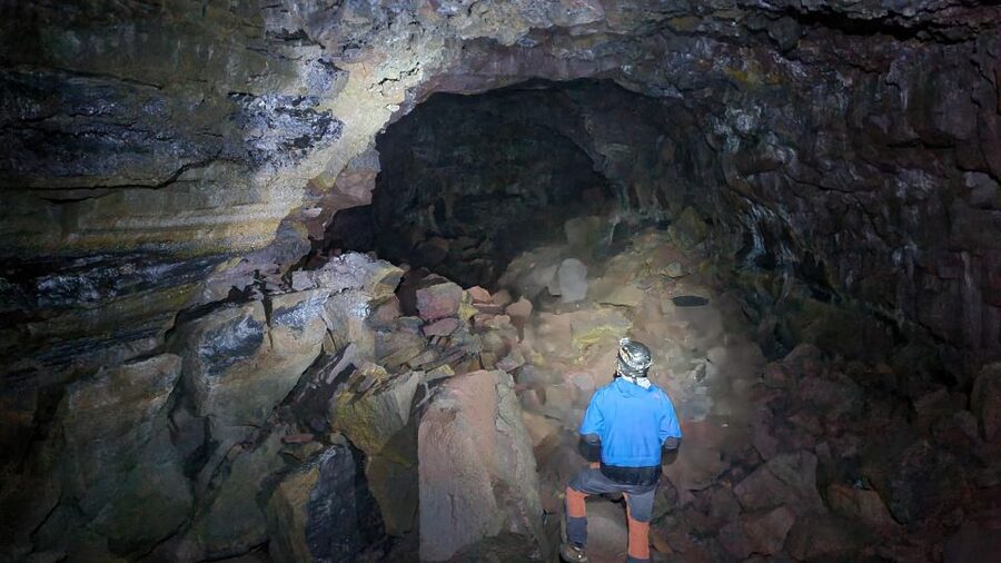 Geological Lava Tunnel Adventure - Arnarker Cave - Entering a 4°C lava tunnel