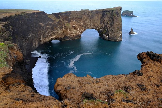 Glacier Lagoon, Diamond Beach, Black Sand Beaches and Waterfalls - What the private format is really worth