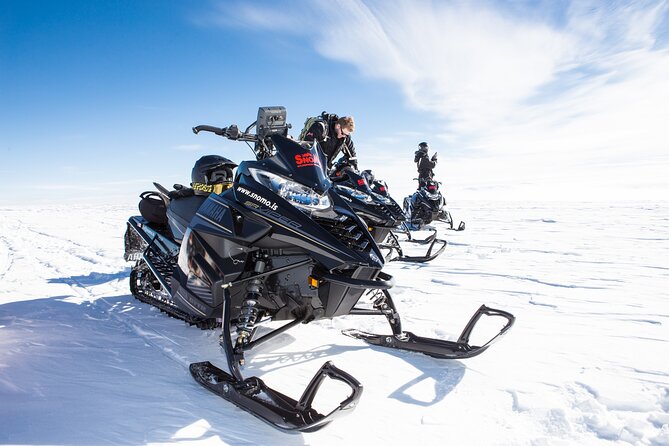 Glacier Rush – Fast pace snowmobile - SnoMo Glacier - Getting dressed for Langjökull