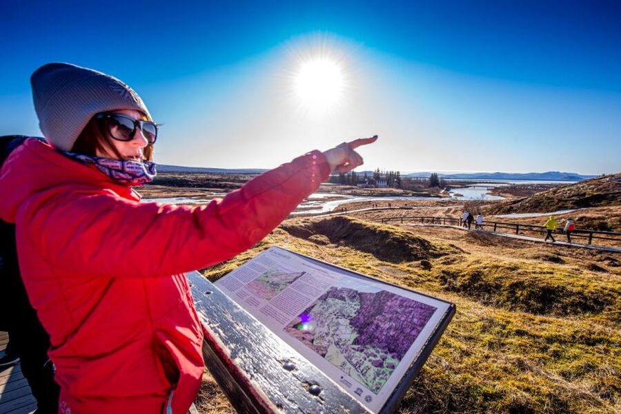 Golden circle, hot spring bakery, tomato farm private tour - Þingvellir: where geology and government meet