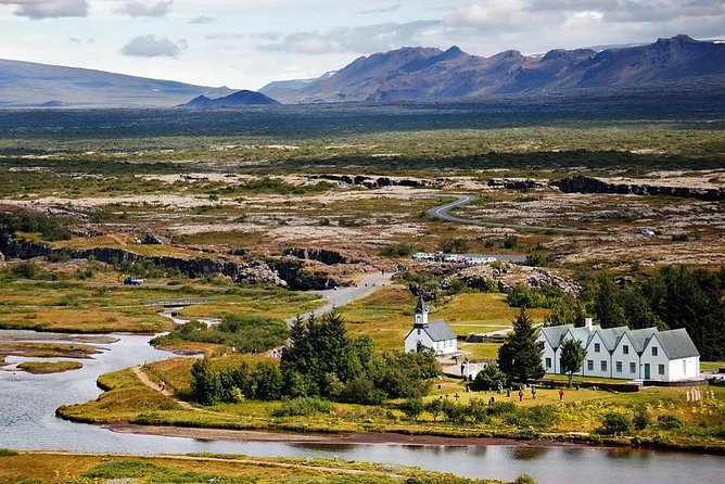 Golden Circle & South Coast. Private Day Tour - Haukadalur and the reliable eruption of Strokkur