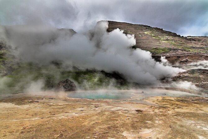 Helicopter Flight Over Geothermal Landscapes from Reykjavik - What the pilot adds to the flight