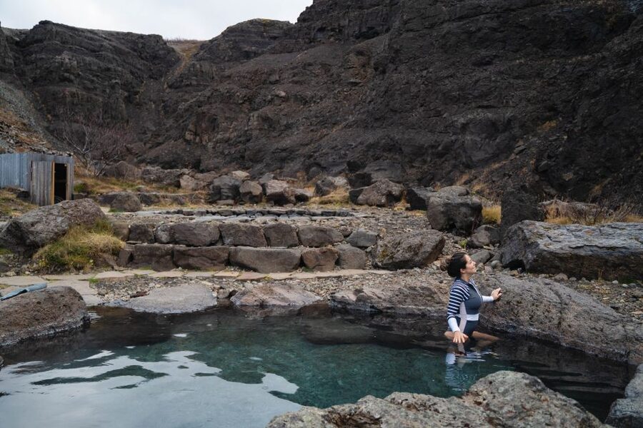 Husafell: Canyon Baths Soak with Short Highlands Hike - Walking through Hringsgil Canyon