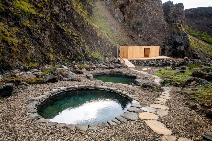 Husafell: Canyon Baths Soak with Short Highlands Hike - The guide and the pace of the outing