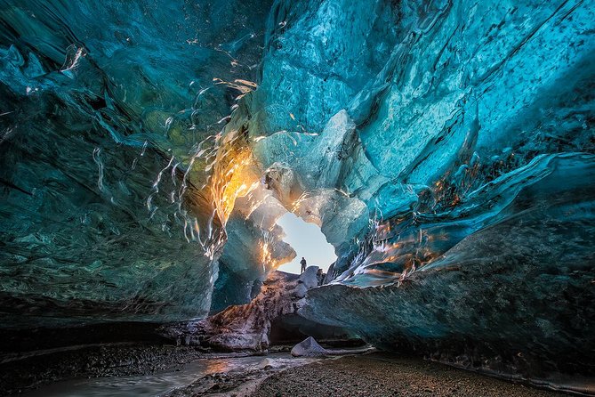 Ice Cave Tour in the National Park of Vatnajökull - Guides, explanations, and the photo problem