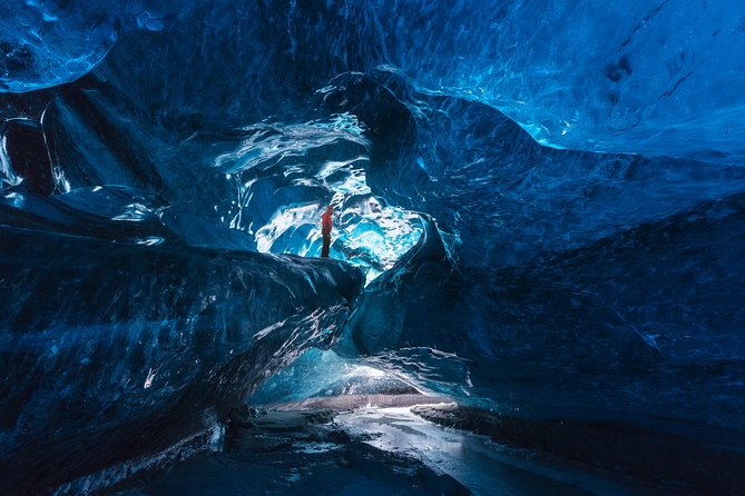 Ice Cave Tour in the National Park of Vatnajökull - Crowds and the shared cave experience