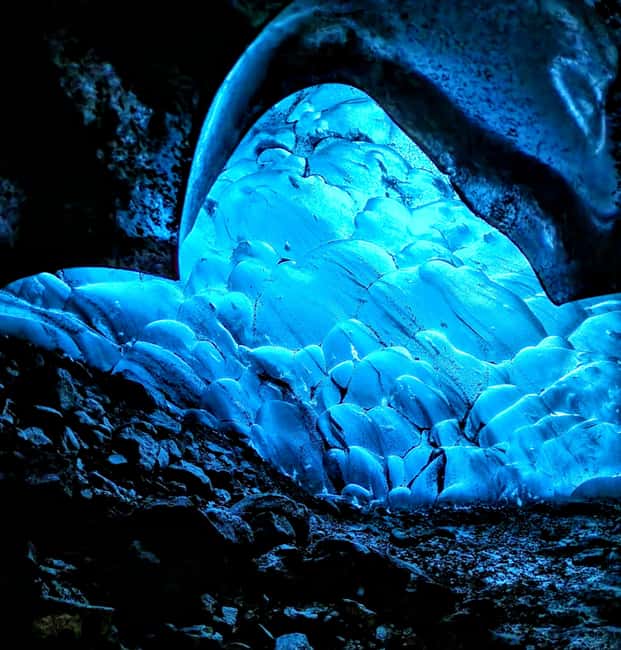 Ice Cave Tour: Venture into the Largest Glacier in Europe - A realistic look at the scenery