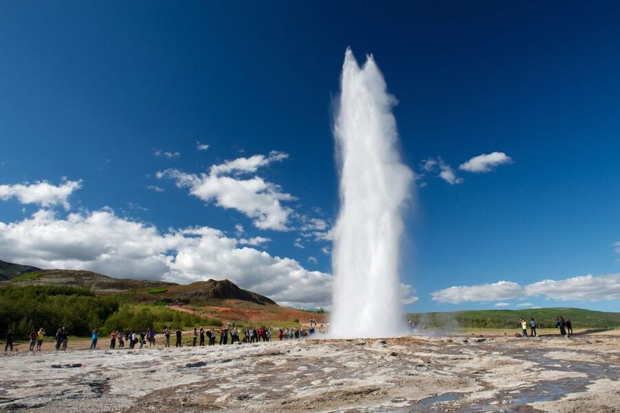 Iceland: 3-Day Golden Circle, South Coast, & Glacier Tour - Day three: icebergs at Jökulsárlón and the black sands of Diamond Beach